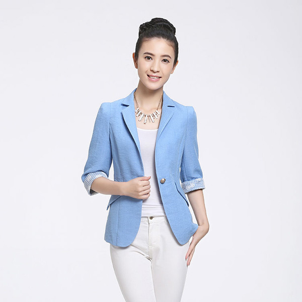 淡藍色職業裝
