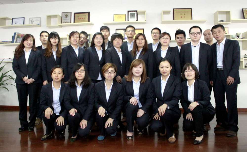 北京房天下企業(yè)員工身著工作服合影